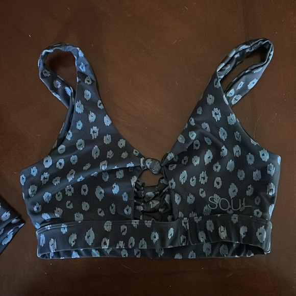 Leggings and sports bra set - Picture 3 of 7